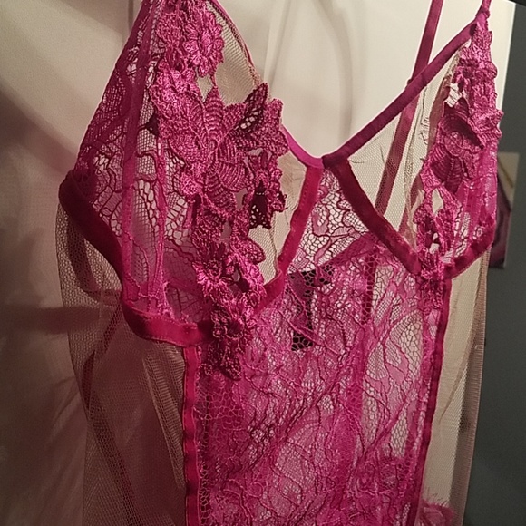NWT Fuchsia Floral Lace Bodysuit - Picture 3 of 4